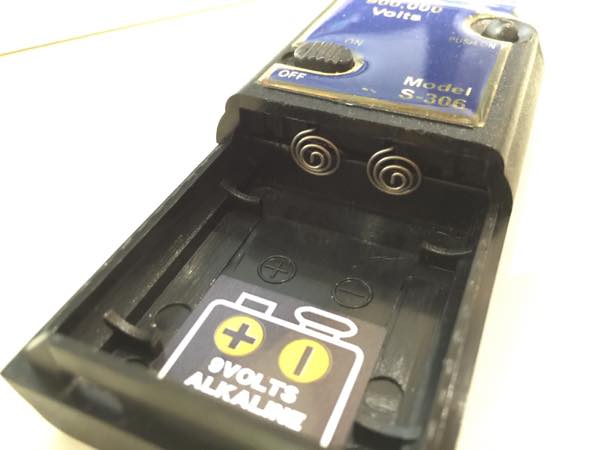 フラットボディスタンガンS-306電池ケース部分画像1