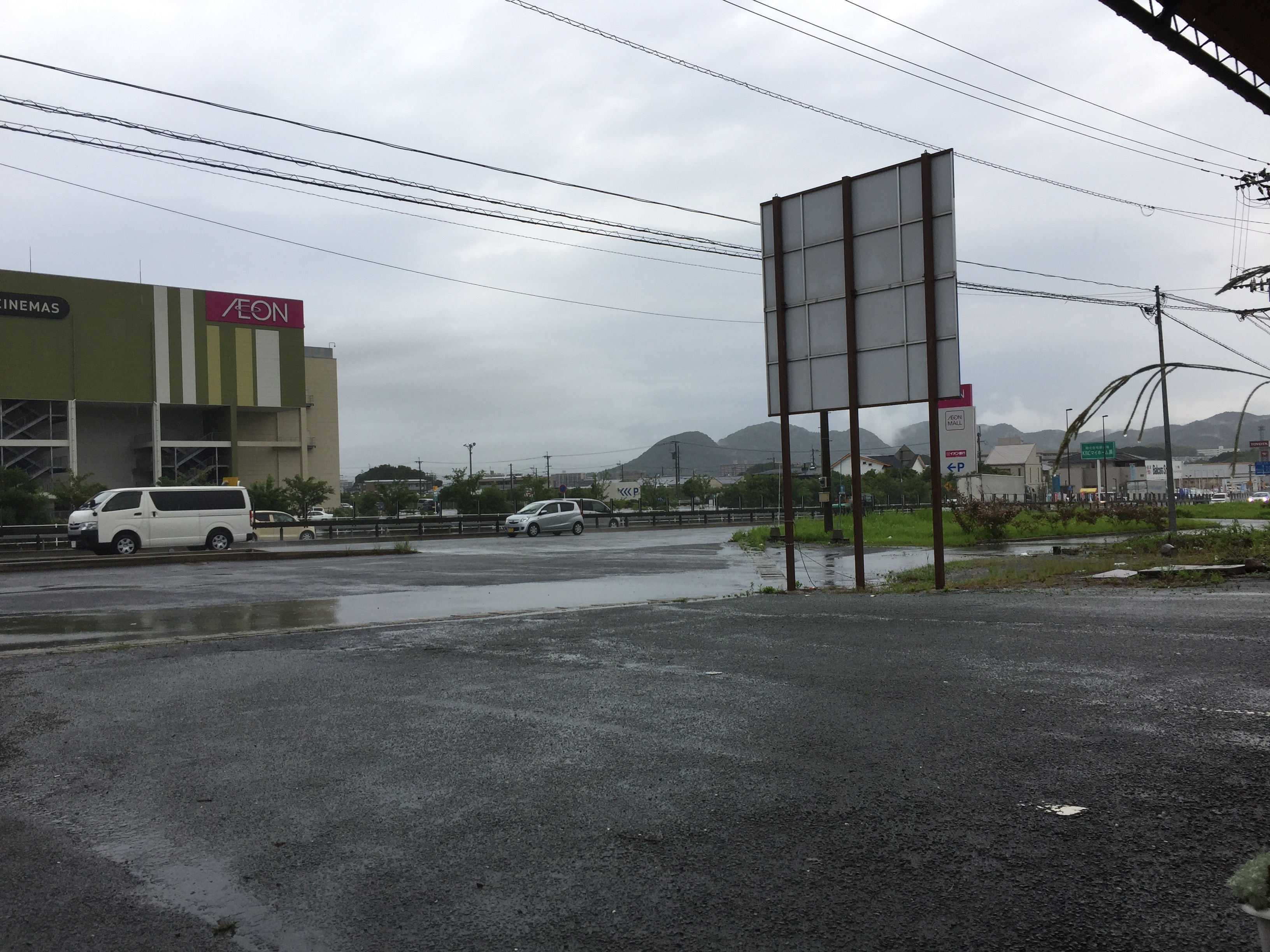 福岡は記録的な大雨(>_