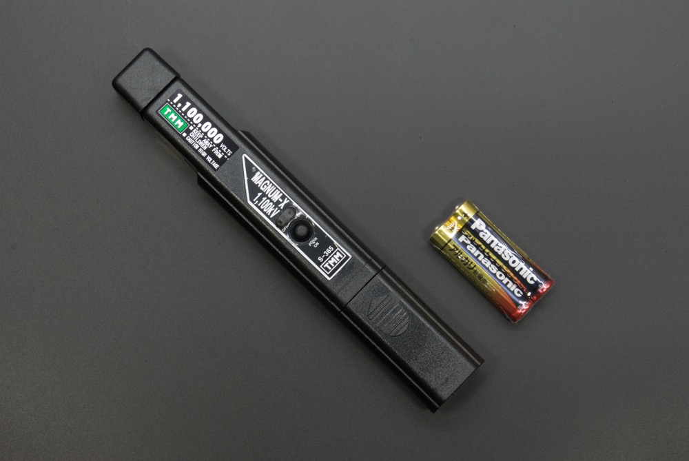 スタンガンの電池の入れ方　ペン型スタンガン